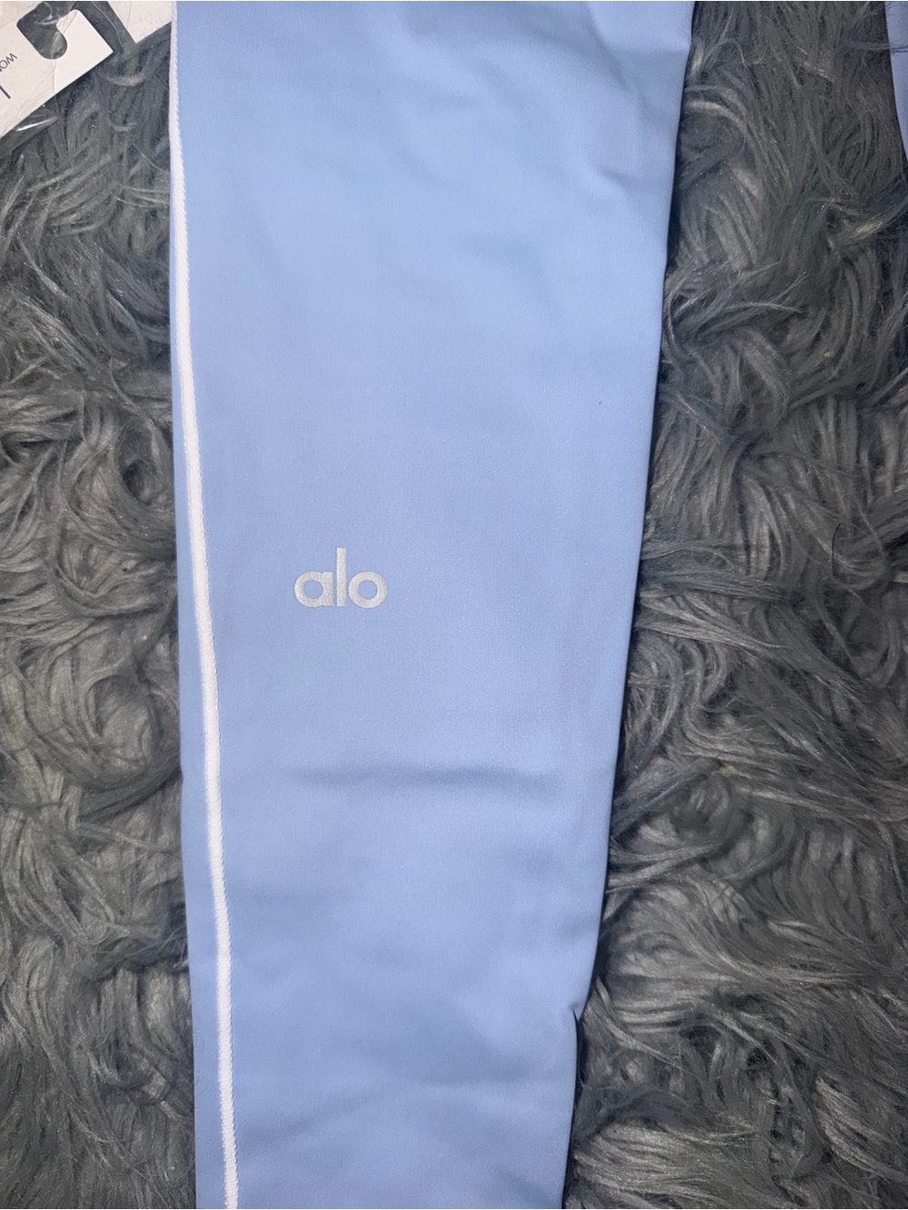 ALO Yoga Light Blue Seamless Sports Bra & Leggings Set - Picture 3 of 4